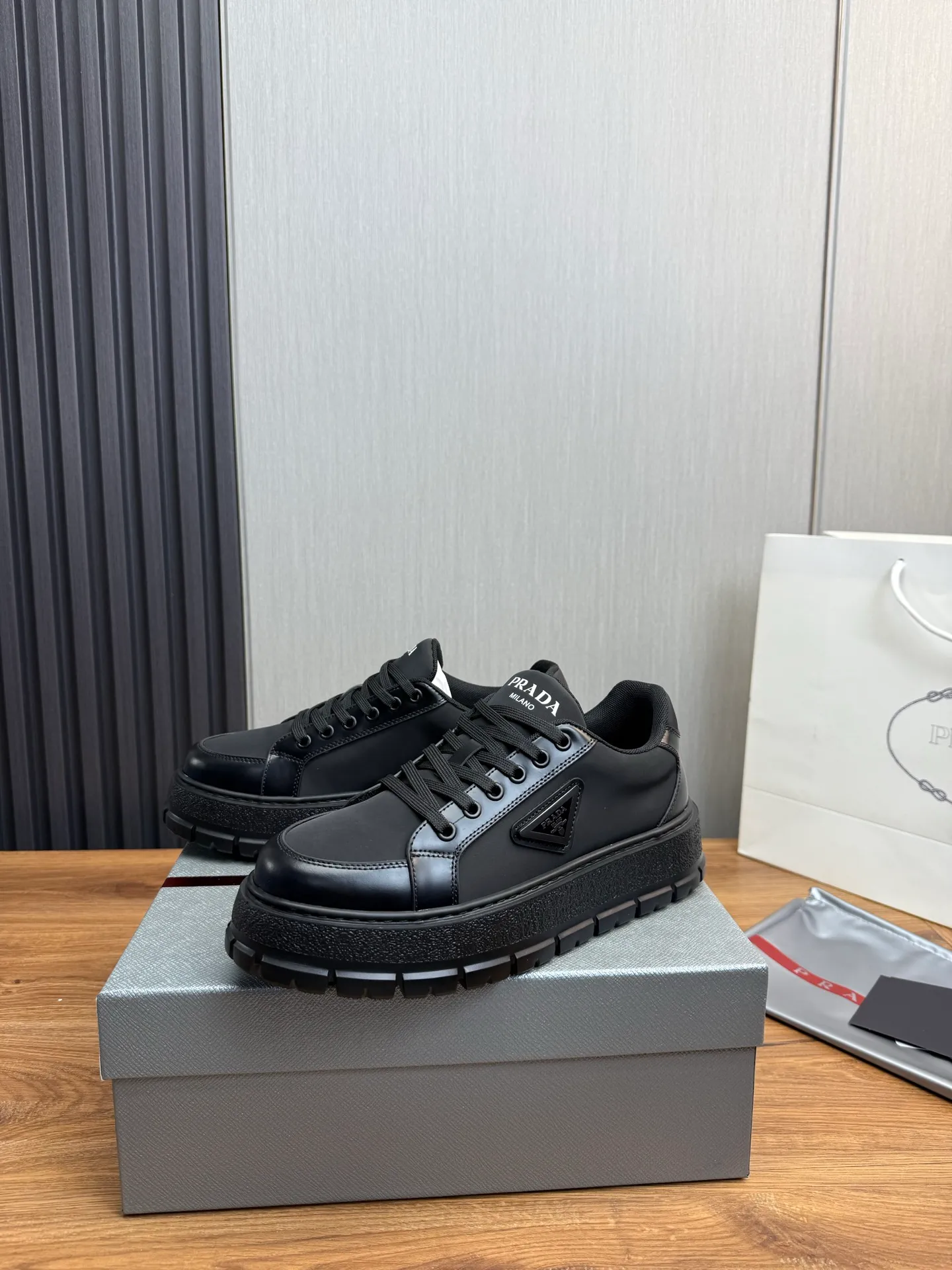 Men's shoes 💰580💰 [PRADA] Autumn and winter hot men's shoes shipped 👏Official website synchronized ⬆️Original fly-woven cowhide fabric + cowhide lining, 1⃣️:1⃣️reproduction, original sole, 38-45 (45. Customized, non-refundable)